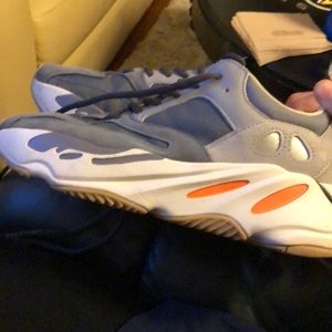 Wore 700 yeezys not asking much no box